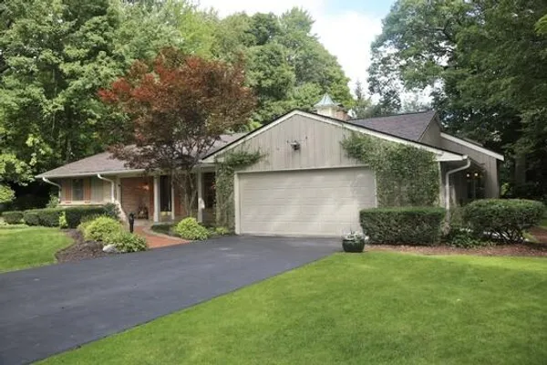 590 E RAVENSWOOD HILLS CIR
