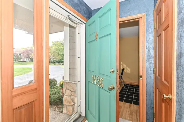 1426 GREENBRIER LN