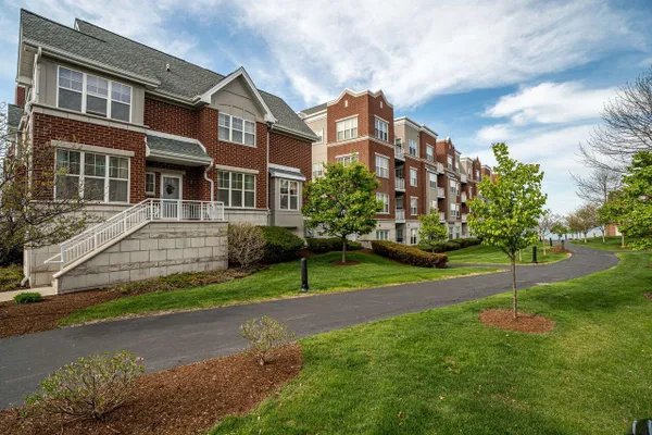 3870 S LAKE DR 1102