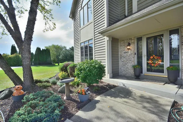 6045 S PEMBROOK CT