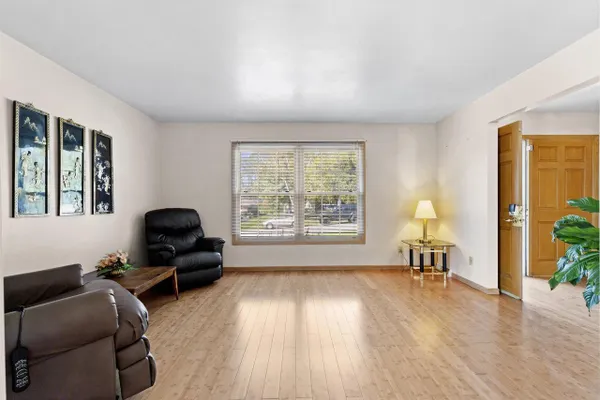 429 W APPLE TREE RD
