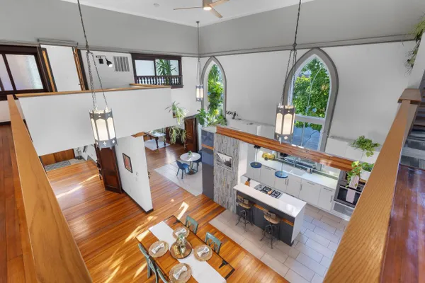 212 ANNE ST