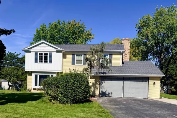 N104W16800 THORN APPLE ROW