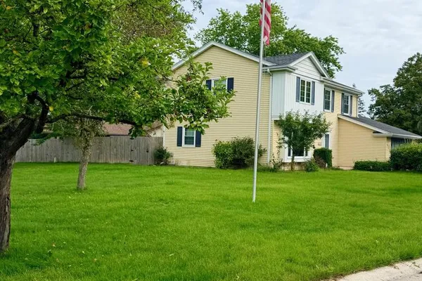 N104W16800 THORN APPLE ROW