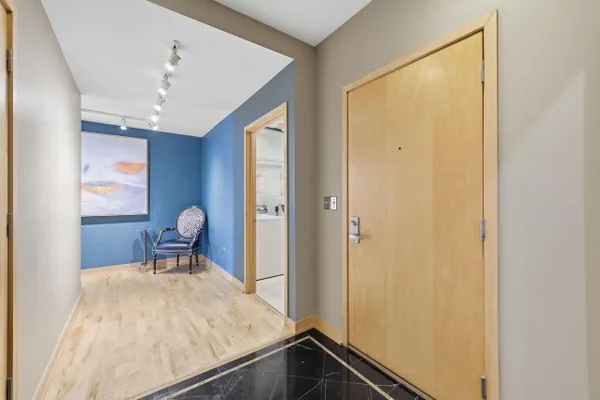 1325 N VAN BUREN ST 504