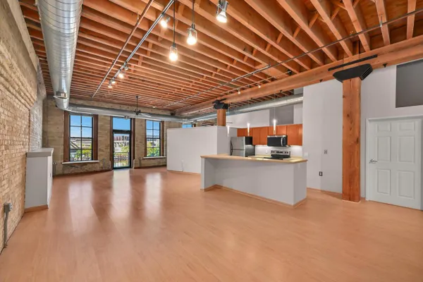 141 N WATER ST 23