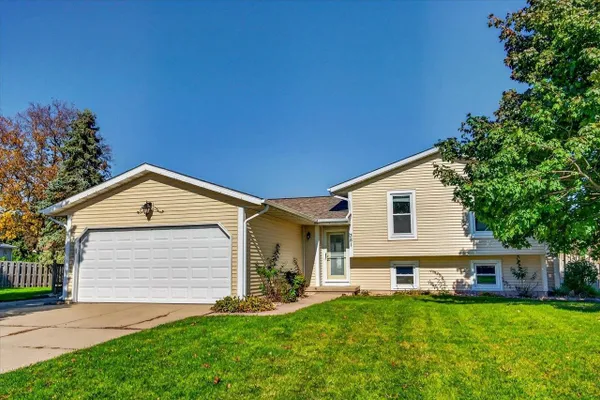 381 CHERRY WOOD DR