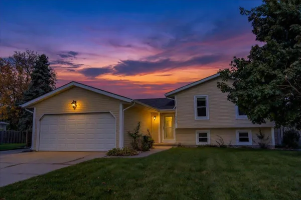 381 CHERRY WOOD DR