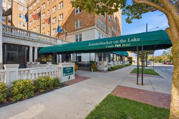 1028 E JUNEAU AVE 514