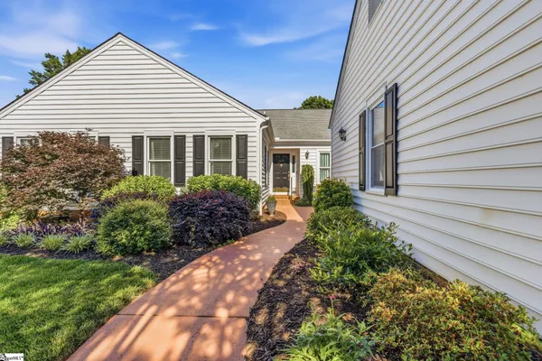 1276 SHADOW WAY