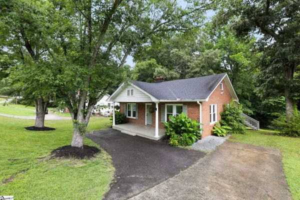 27 MAXIE AVE