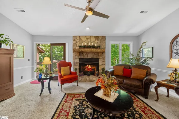 15 CREEKSIDE WAY
