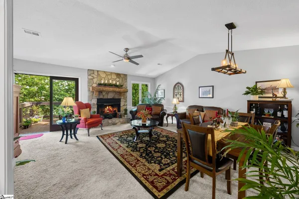 15 CREEKSIDE WAY