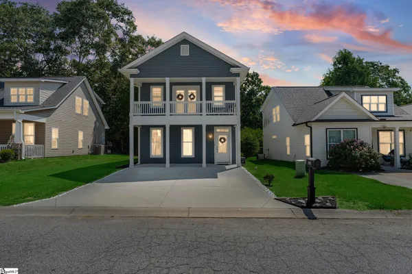 111 CROWN CT