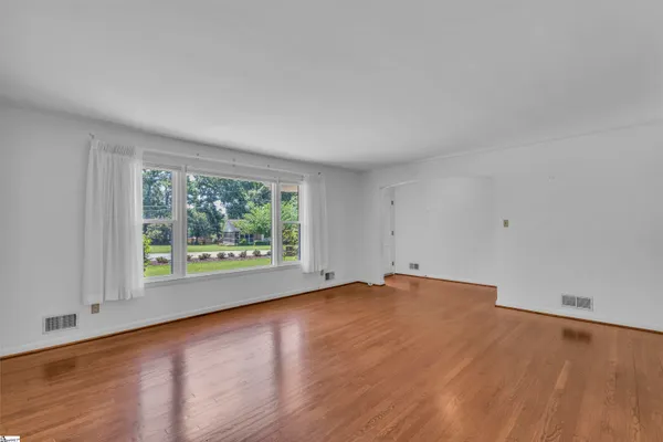 402 SPRINGWOOD DR