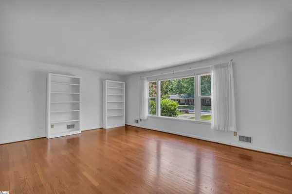 402 SPRINGWOOD DR