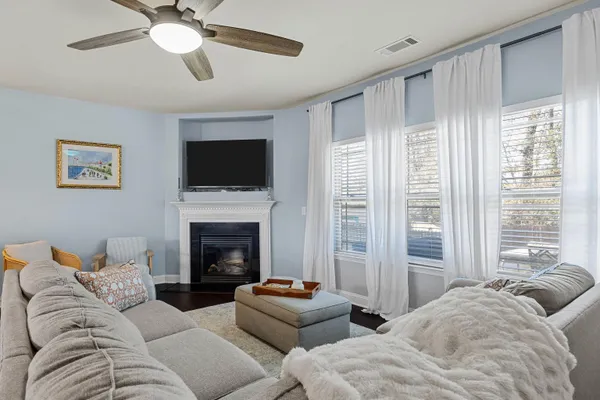 421 SLATE DR