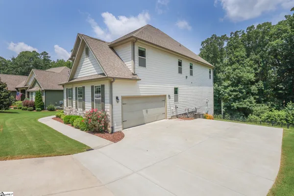 124 WALTZING VINE LN