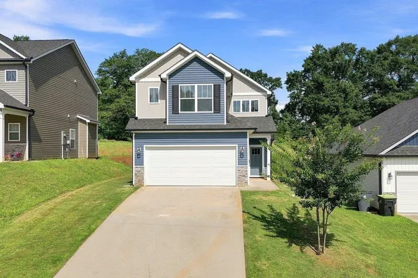 218 ROSEWOOD CIR