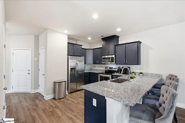 218 ROSEWOOD CIR