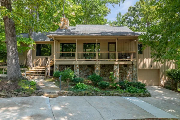 300 WHISPERING FALLS DR