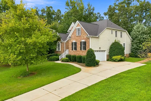 100 YORKSWELL LN