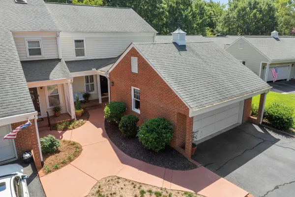 1272 SHADOW WAY