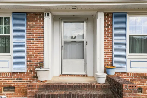 10 ARBUTUS TRL
