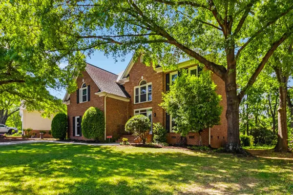 109 E HYPERICUM LN