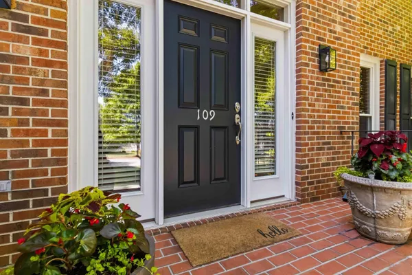109 E HYPERICUM LN