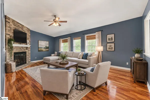 111 ROBERTS HILL DR