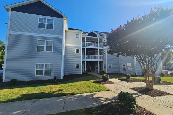 182 UNIVERSITY VILLAGE DR A