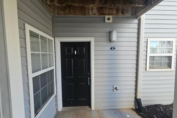 182 UNIVERSITY VILLAGE DR A