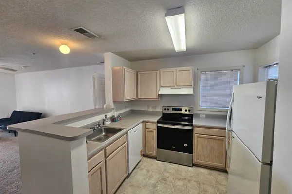182 UNIVERSITY VILLAGE DR A