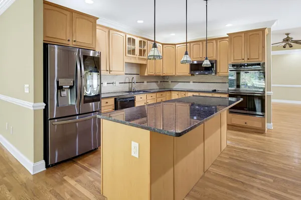 301 GLEN MEADOWS DR