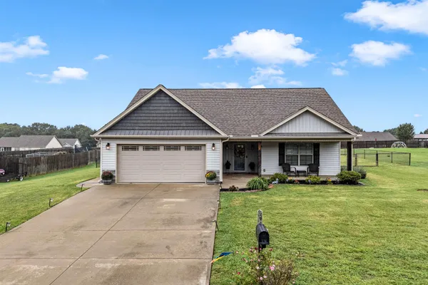136 MANOR HOUSE LN