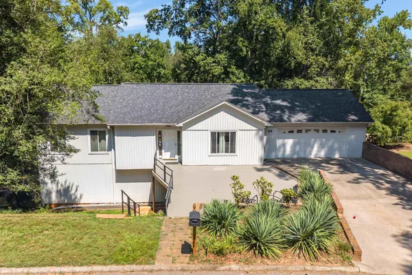 206 HOLLY PARK DR