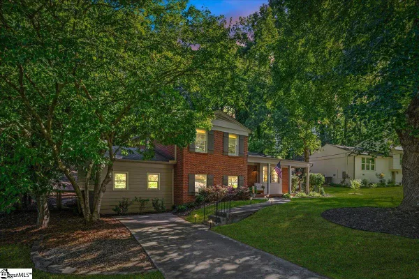40 LOCKWOOD AVE