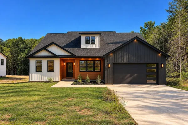 488 SKYLINE DR