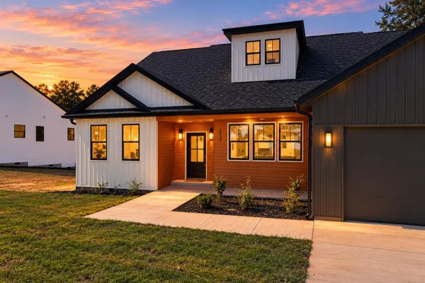 488 SKYLINE DR