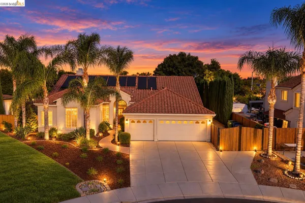 1260 BAY CT