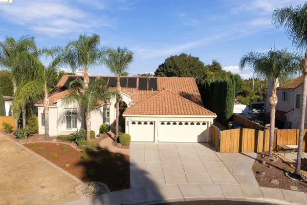 1260 BAY CT