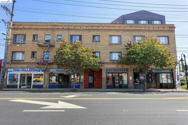 3518 FOOTHILL BLVD