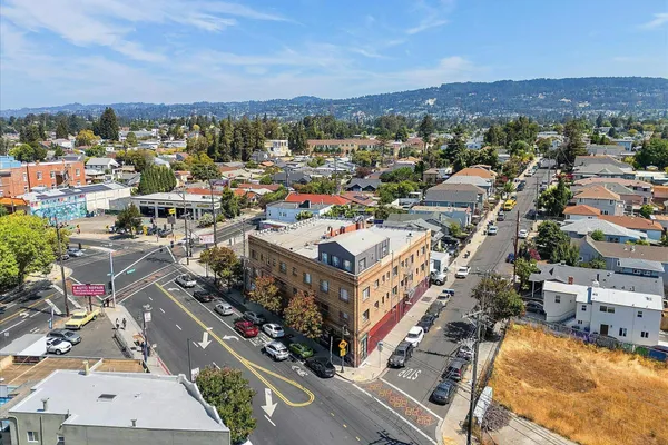 3518 FOOTHILL BLVD