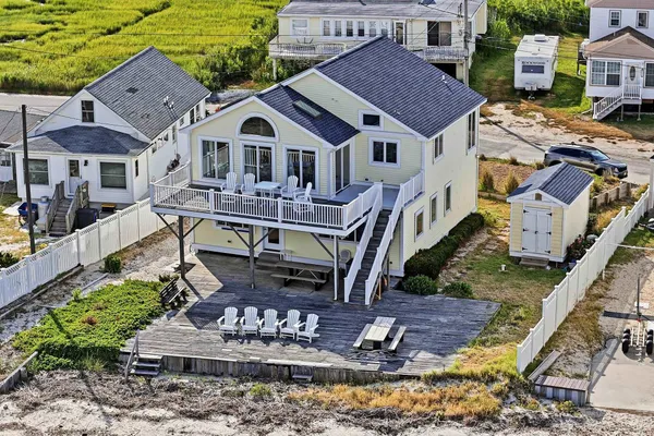 123 BEACH AVE