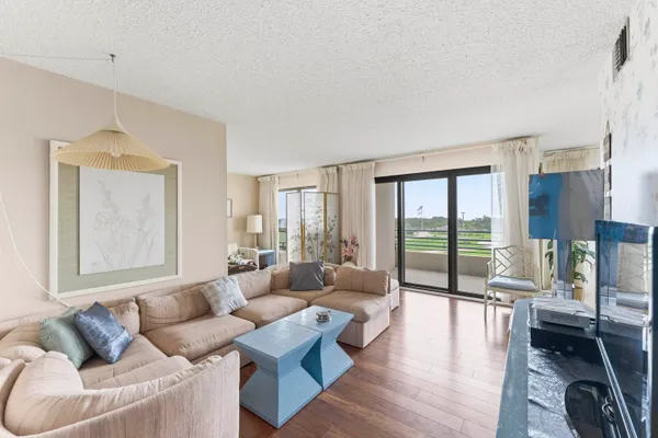 7100 OCEAN AVE 215
