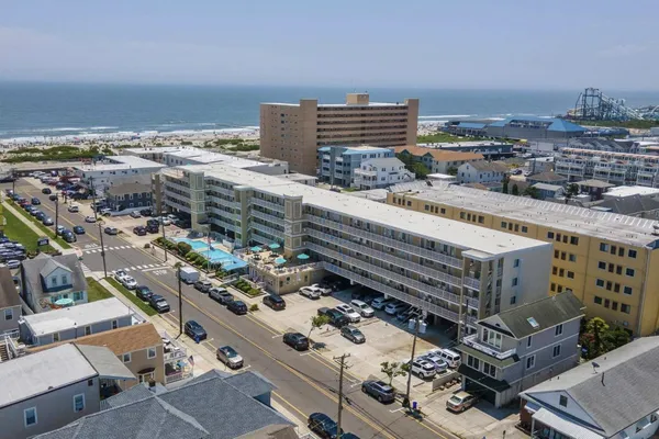 1800 OCEAN AVE 209