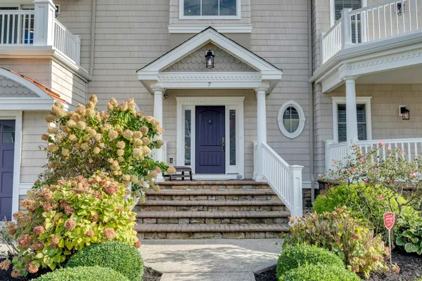 7 OCEAN DR