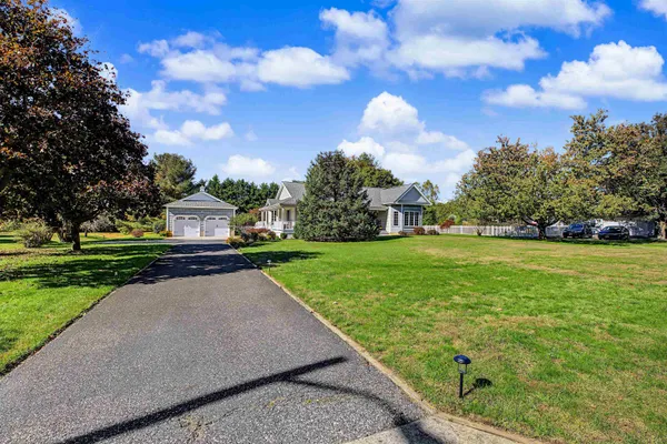 4 SADDLEWOOD DR