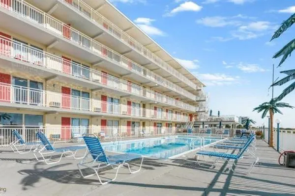 427 E MIAMI AVE 504